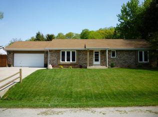 638 Highview Dr, Slinger, WI 53086