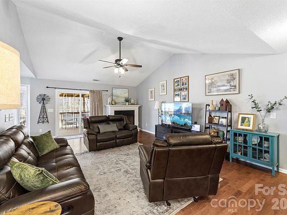 3rd image of 106 Kingsford Dr