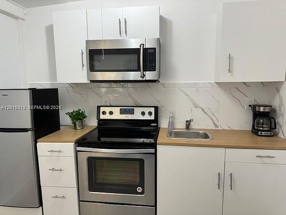 4th image of 1270 NE 210th Ter #B