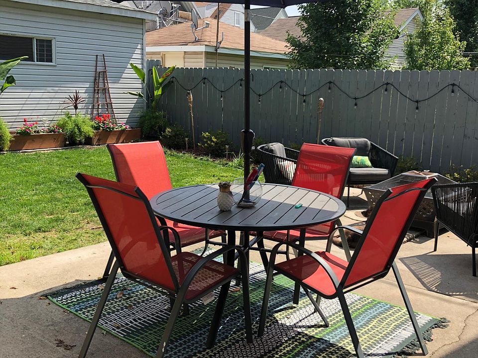 Private fenced in back yard with fire pit, gas grill, cafe l