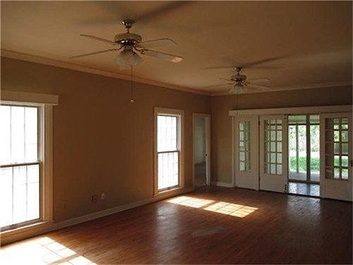 3rd image of 366 E Wood Ave