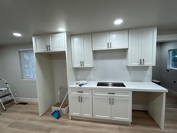 5th image of 617 N Stockton Ave