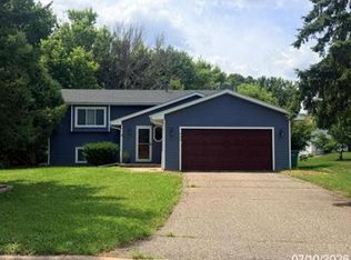 905 Park Pl, Burnsville, MN 55337