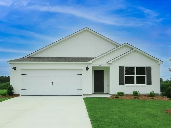 3923 Water Lily Ln, Northport, AL 35473