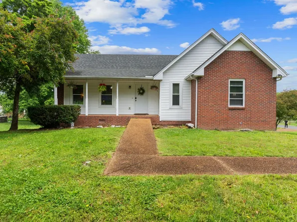 862 College St, Portland, TN 37148