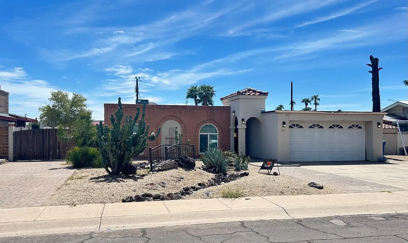 3 bed, 2200 sqft, $2,550 — Photo 1