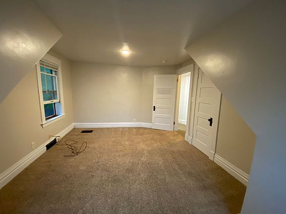 4th image of 703 McCourtie St #2