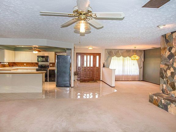 4th image of 641 SE Norsemen Dr