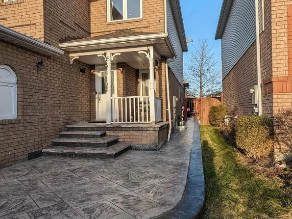 5 Vintage Dr #Basement, Whitby, ON L1R 2M7