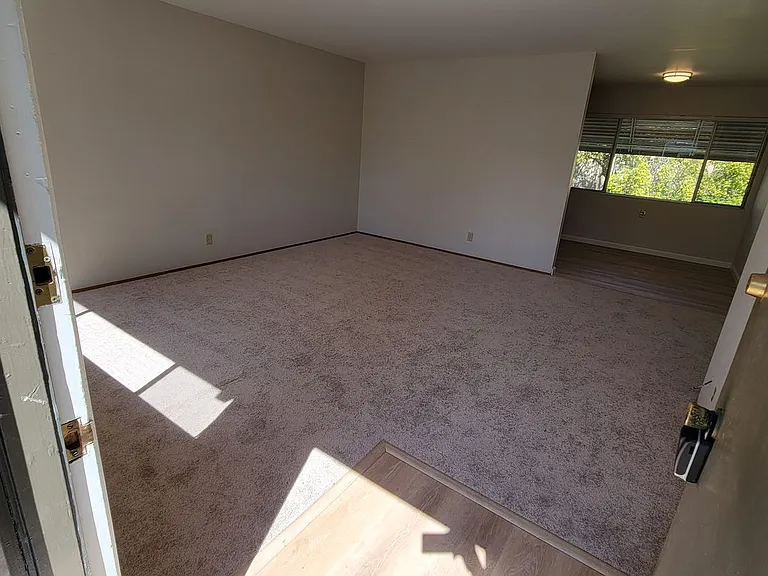 Fremont 854 — Photo 2