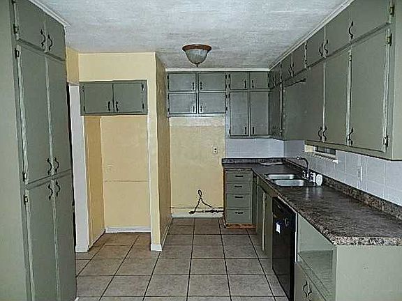 5th image of 9440 Boxwood Dr
