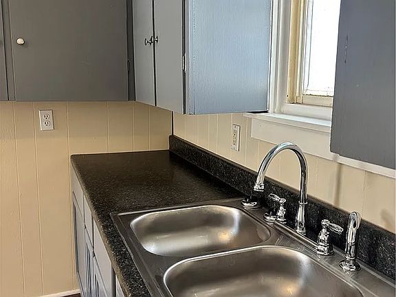 5th image of 221 E Lisbon St