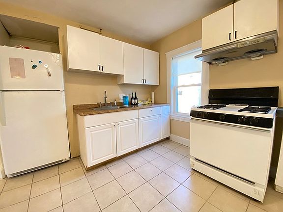 4th image of 115 Elmwood Ave #1