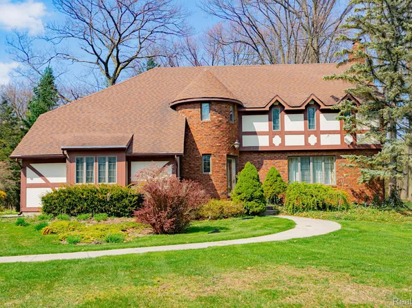 2830 Bardamar Dr, Fort Gratiot, MI 48059