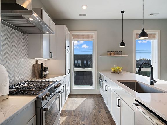 4th image of 3016 W Belmont Ave Unit 2W