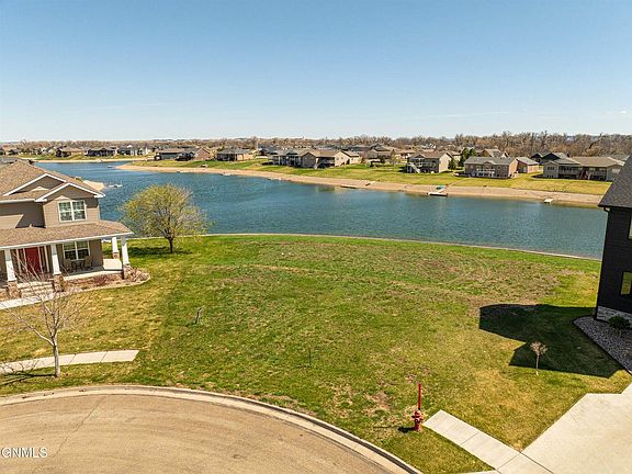 3rd image of 3821 Neptune Cir