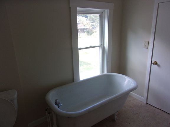 3rd image of 522 Ronceverte Ave