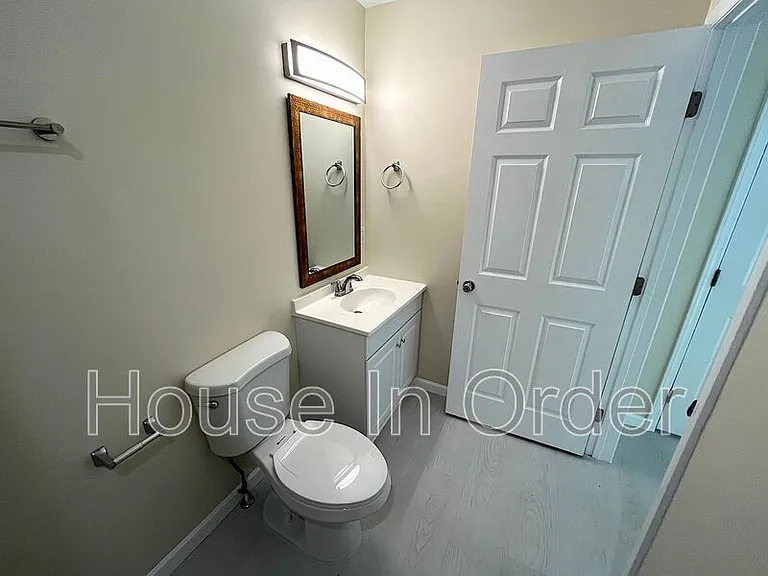 307 8th Ave E #203 — Photo 8