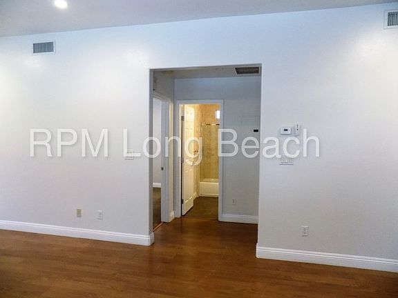 5th image of 3267 Cedar Ave