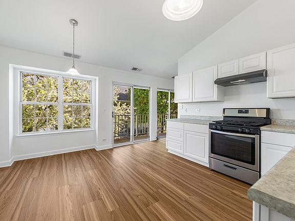 5th image of 742 W Streamwood Blvd #B