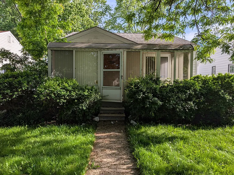 184 W Strathmore Ave — Photo 1
