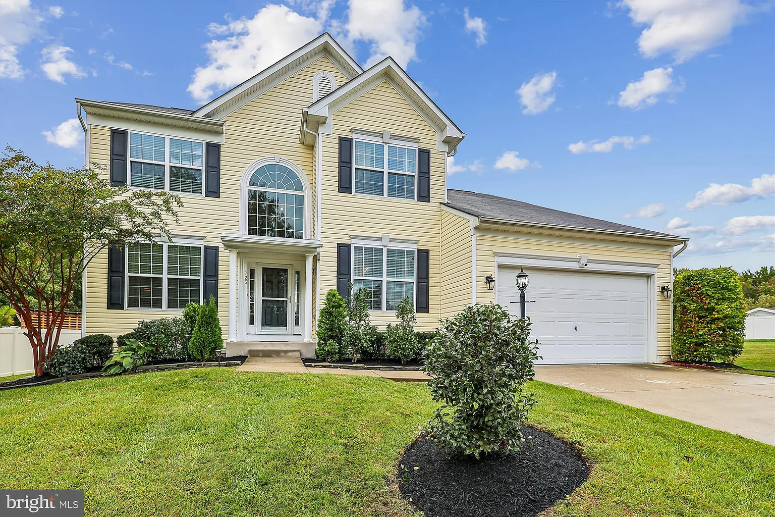 725 Blackhorse Trl photo 1
