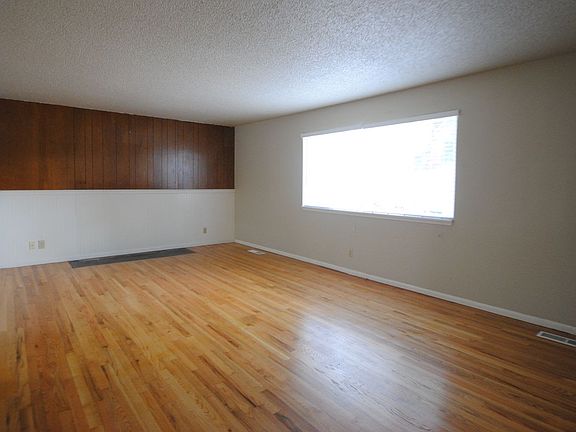 4th image of 3720 70th Avenue Ct W