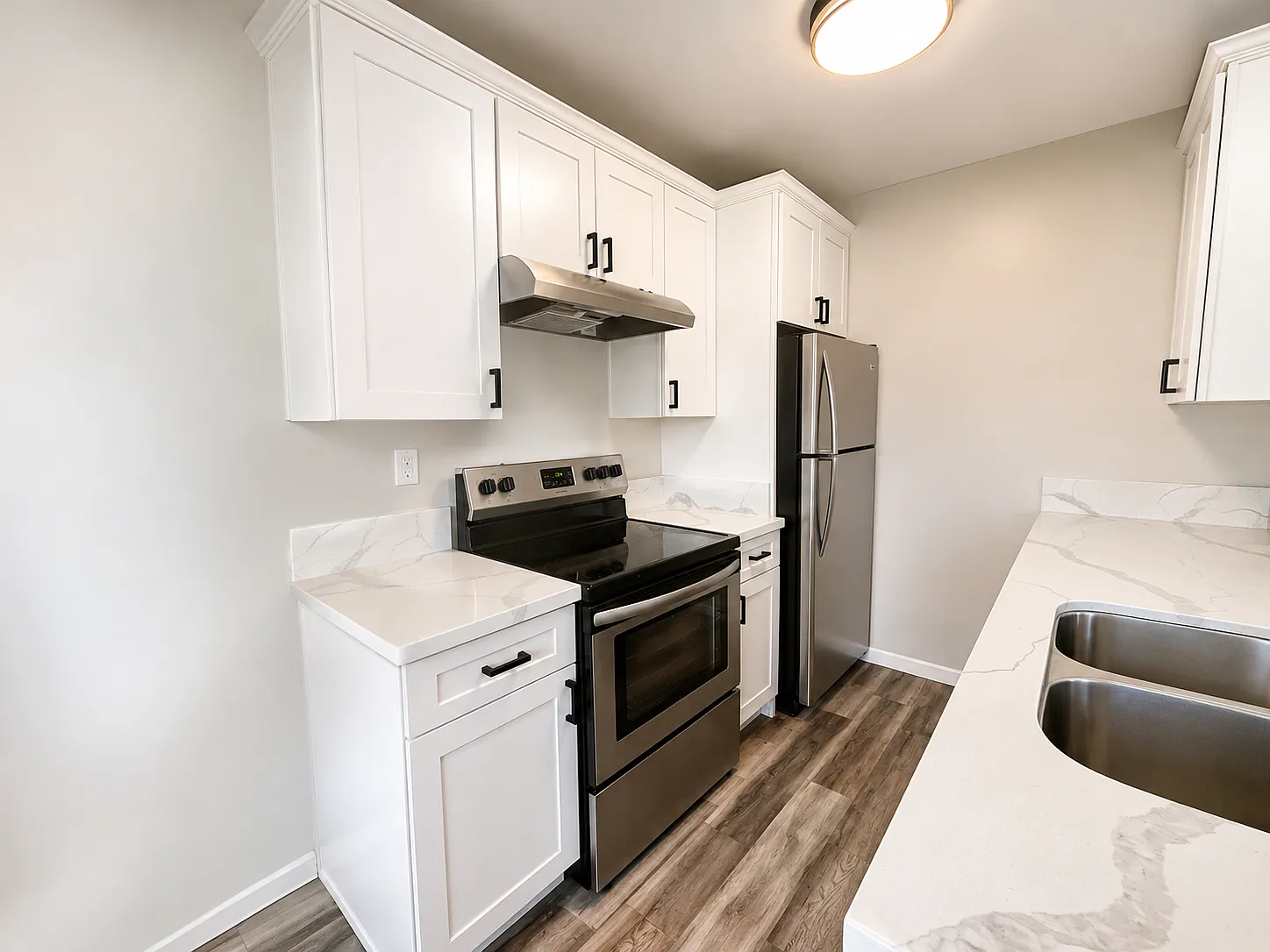 2 bed, 950 sqft, $3,060 — Photo 2