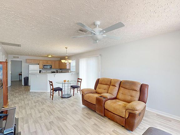 3rd image of 425 Leawood Cir
