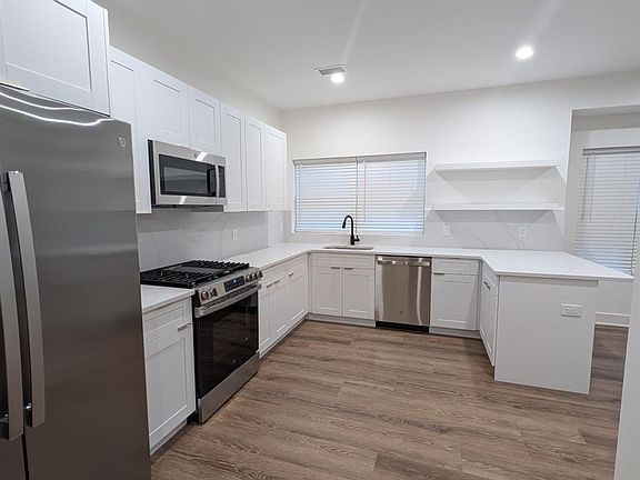 4th image of 581 Middlesex Ave #201
