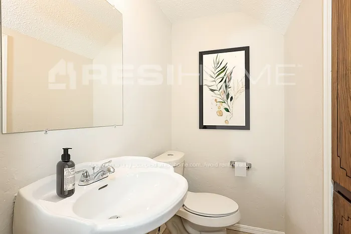 2229 Flair Dr — Photo 12