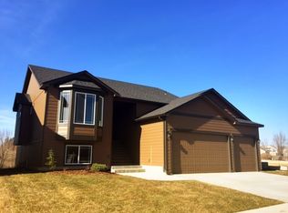 8401 N Maple Ln, Spokane, WA 99208