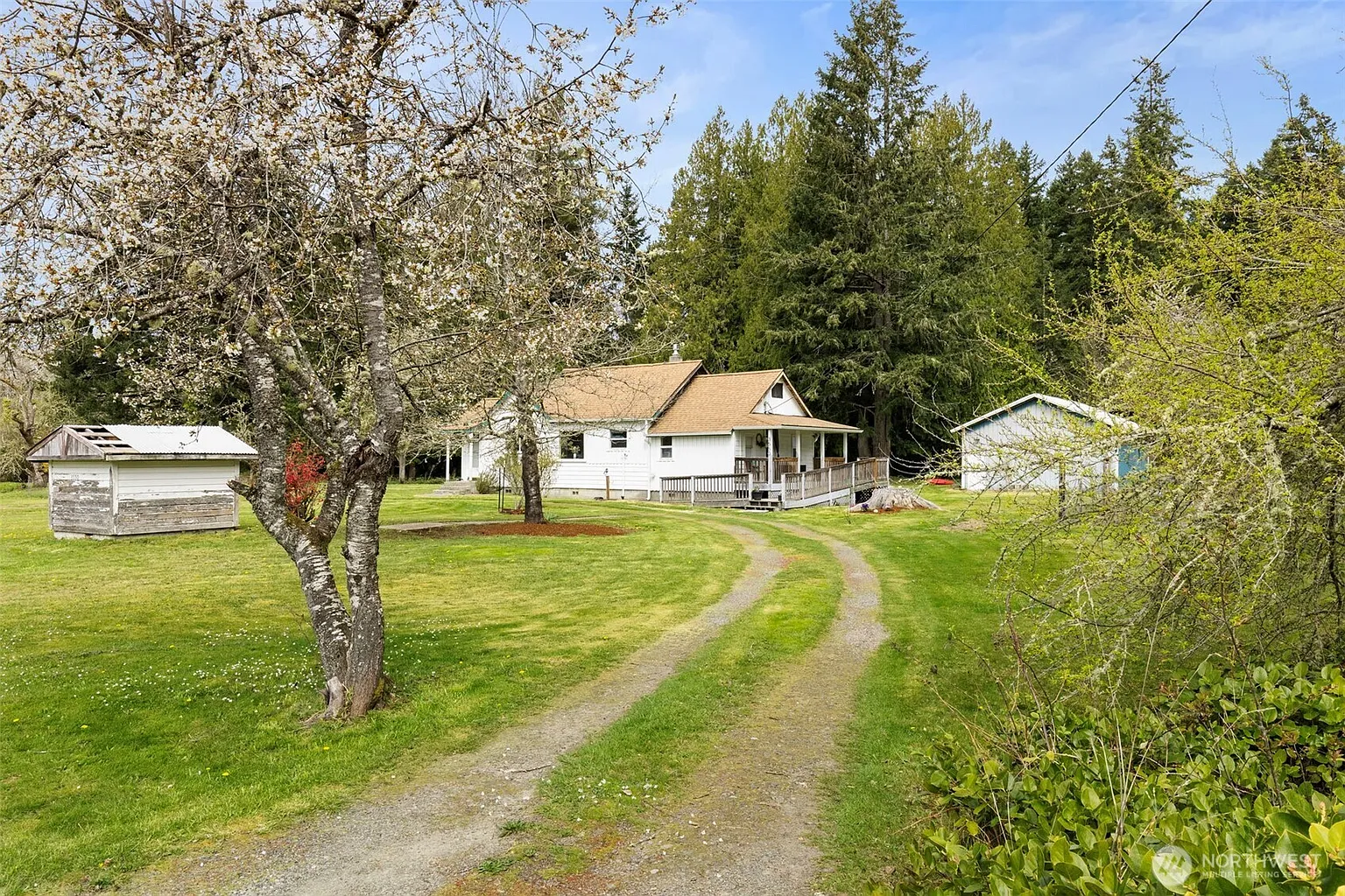 3550 NW Mountian View Road photo 1