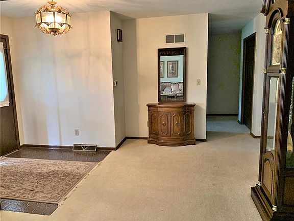 4th image of 8210 Cliffview Dr