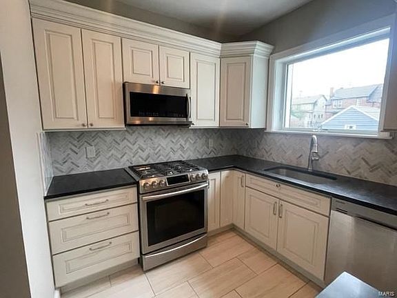 3rd image of 7461 Stanford Ave