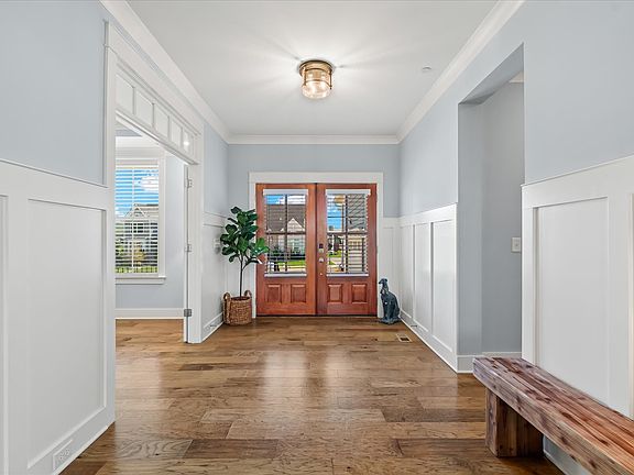4th image of 2190 Broadway St
