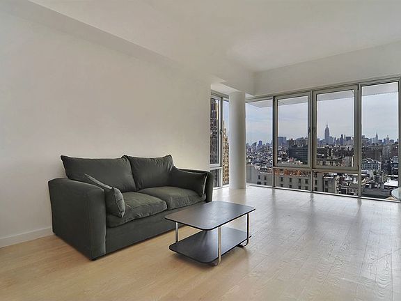 2nd image of 50 Franklin St Ph B