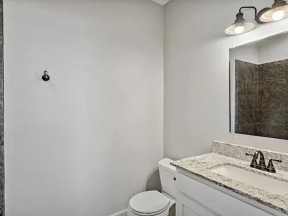 4th image of 703 Maple St #4
