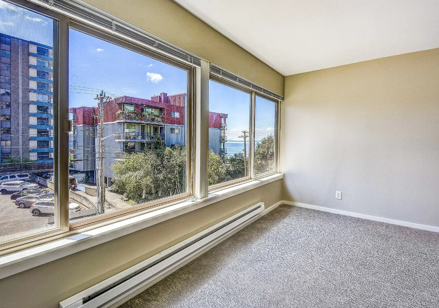 Mercer Crest Apartments — Photo 3