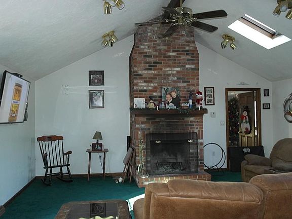 5th image of 60 Mollie Dr