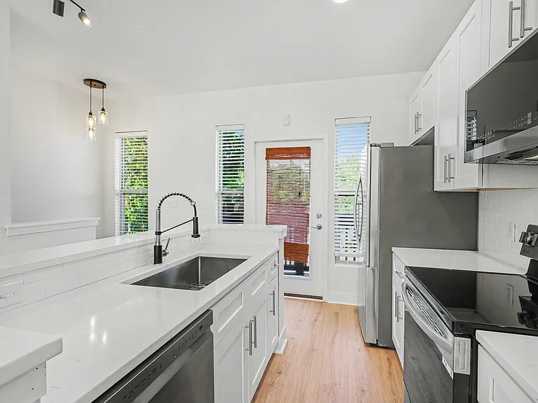 1032 Skyline View Way — Photo 4