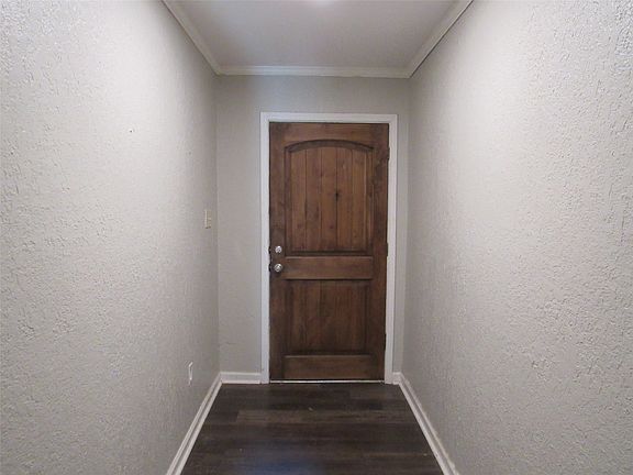 2nd image of 208 Opal St