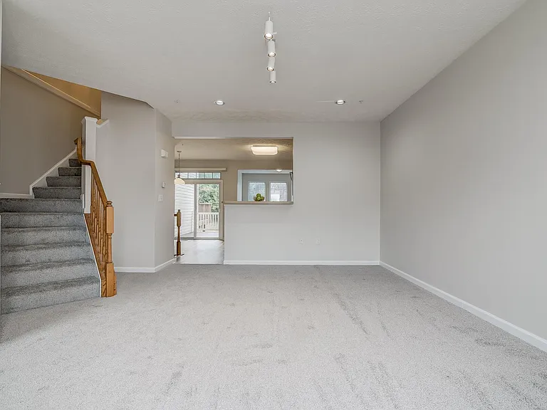 1432 Pangbourne Way — Photo 9