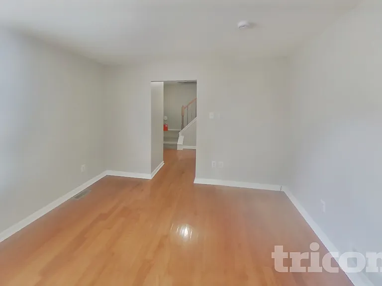 1206 Primrose Ln — Photo 3