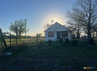 37 Hannessee Rd, Cuero, TX 77954