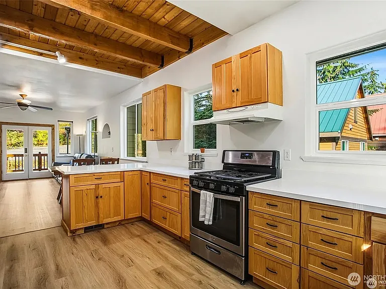 330 Keechelus Dr — Photo 10