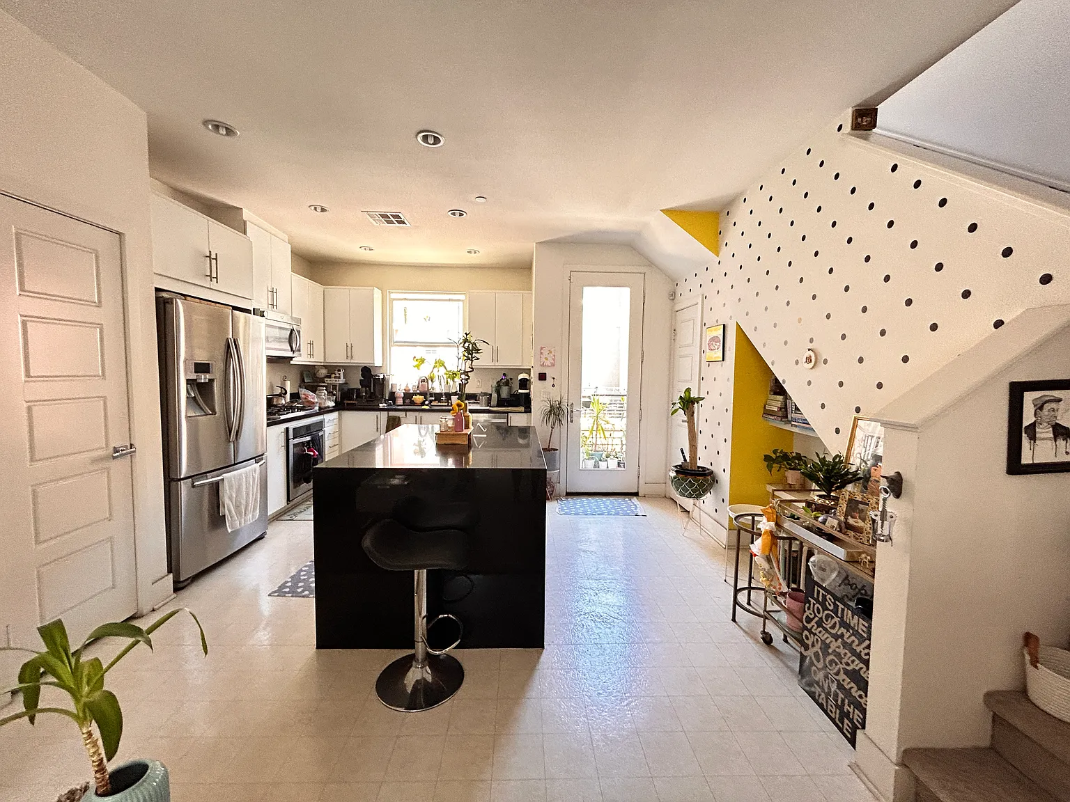 3 bed, 1401 sqft, $1,500 — Photo 3