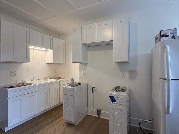 2nd image of 254 Washington St #1R