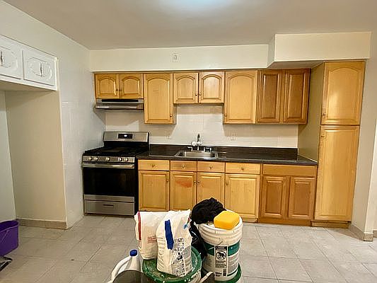 2nd image of 2081 Pearson St Floor 1