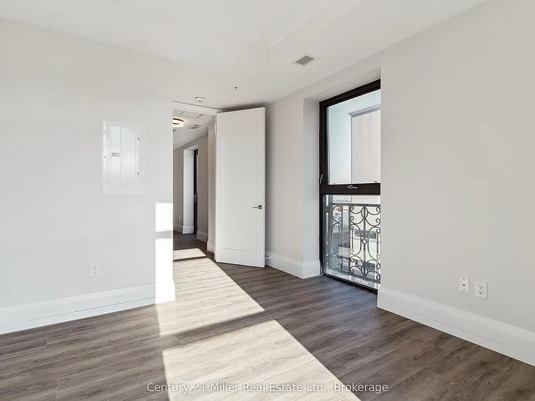118 King St E #618 — Photo 42